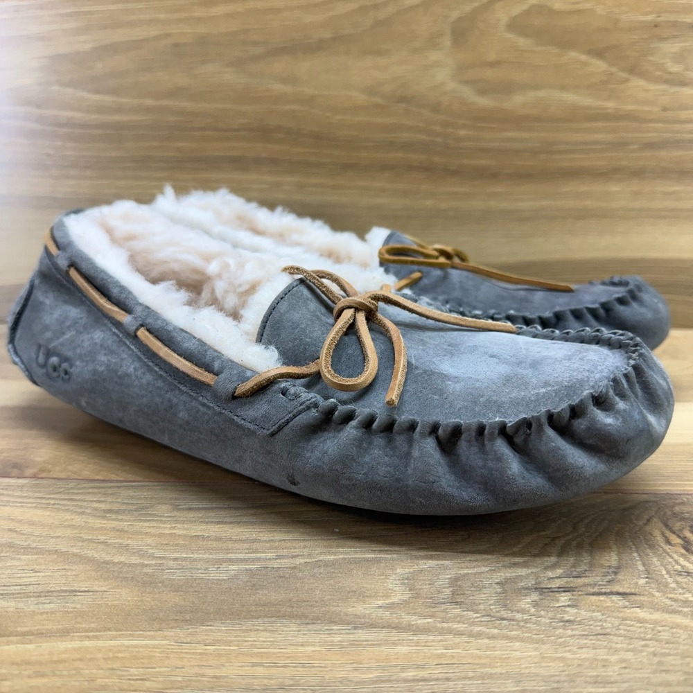 UGG Dakota Slippers Gray Suede Womens 10 Shearling Fur Lined Cozy Moc Toe